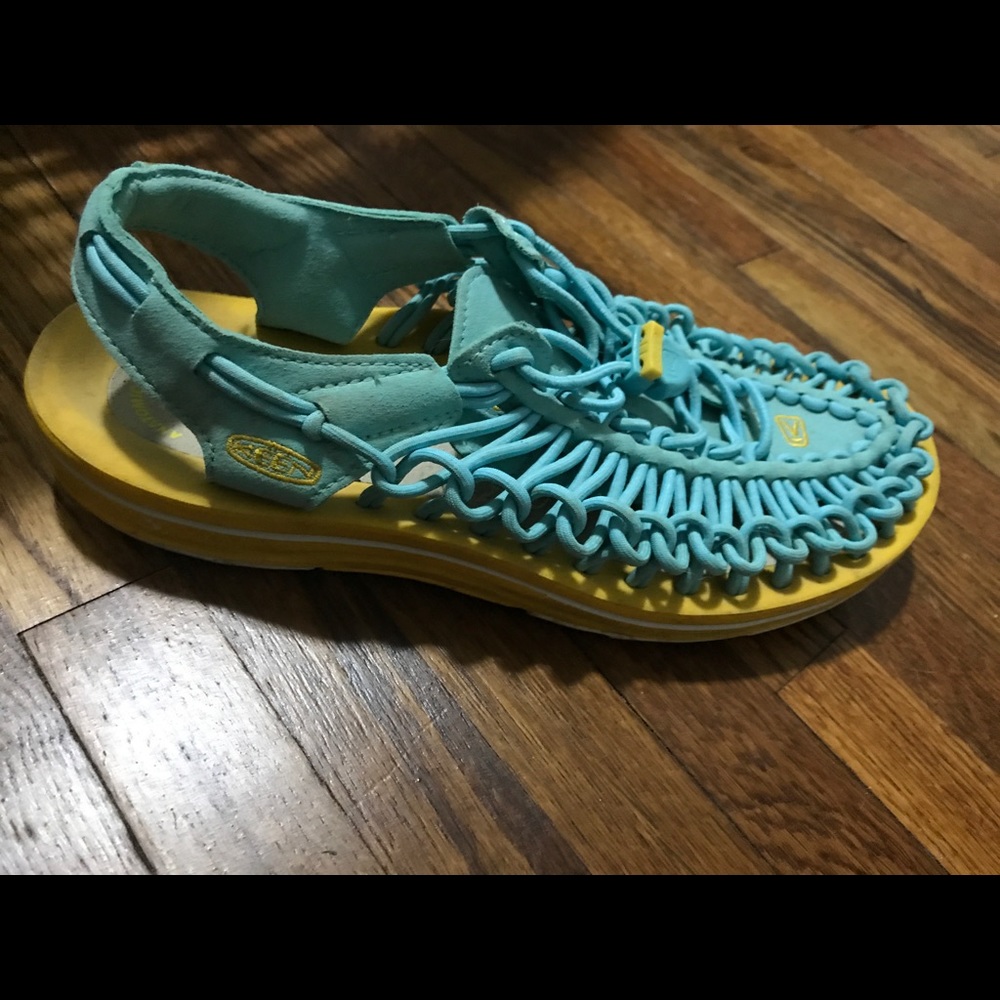 Keen sandal yellow and blue